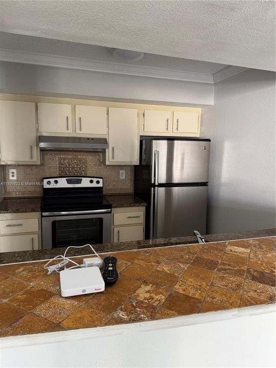 Active With Contract: $2,250 (2 beds, 2 baths, 900 Square Feet)