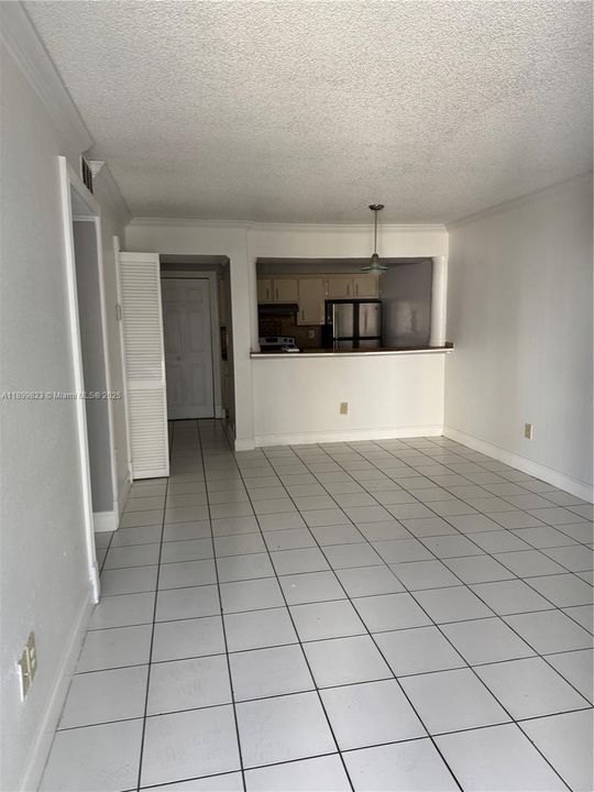 Active With Contract: $2,250 (2 beds, 2 baths, 900 Square Feet)