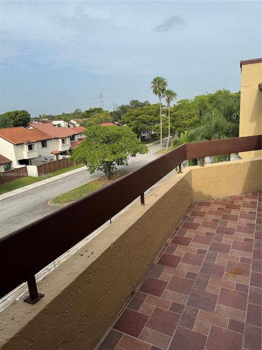 合同活跃: $2,450 (2 贝兹, 2 浴室, 1040 平方英尺)