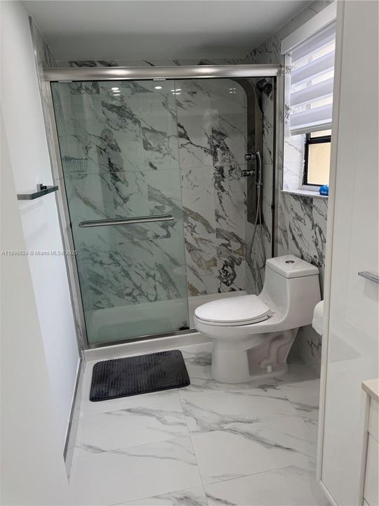 合同活跃: $2,450 (2 贝兹, 2 浴室, 1040 平方英尺)