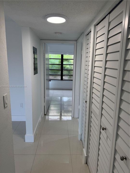 合同活跃: $2,450 (2 贝兹, 2 浴室, 1040 平方英尺)