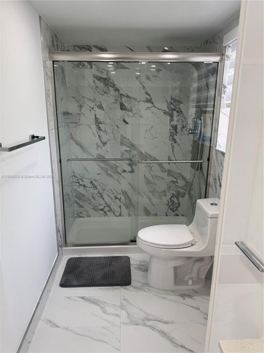 合同活跃: $2,450 (2 贝兹, 2 浴室, 1040 平方英尺)