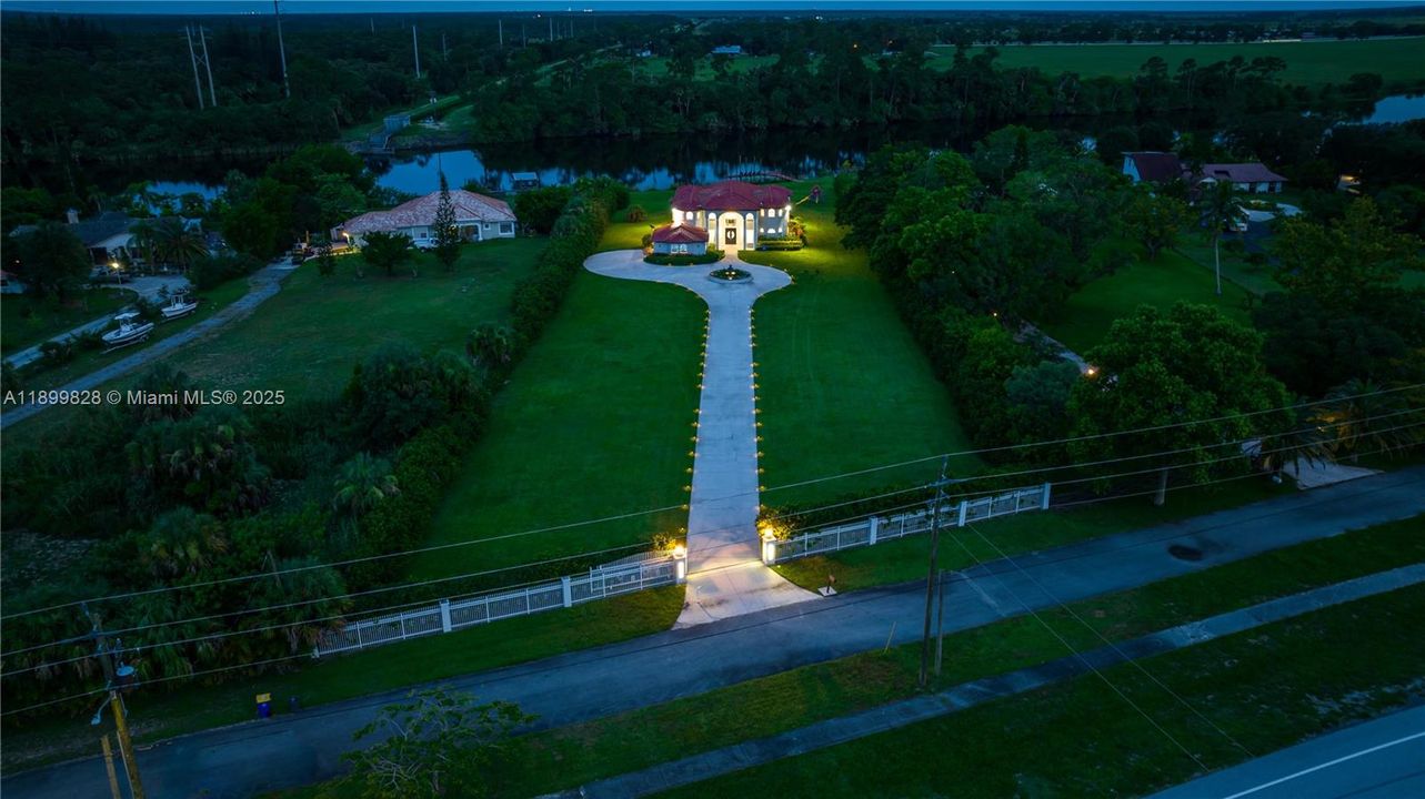 For Sale: $2,349,000 (9 beds, 5 baths, 4939 Square Feet)