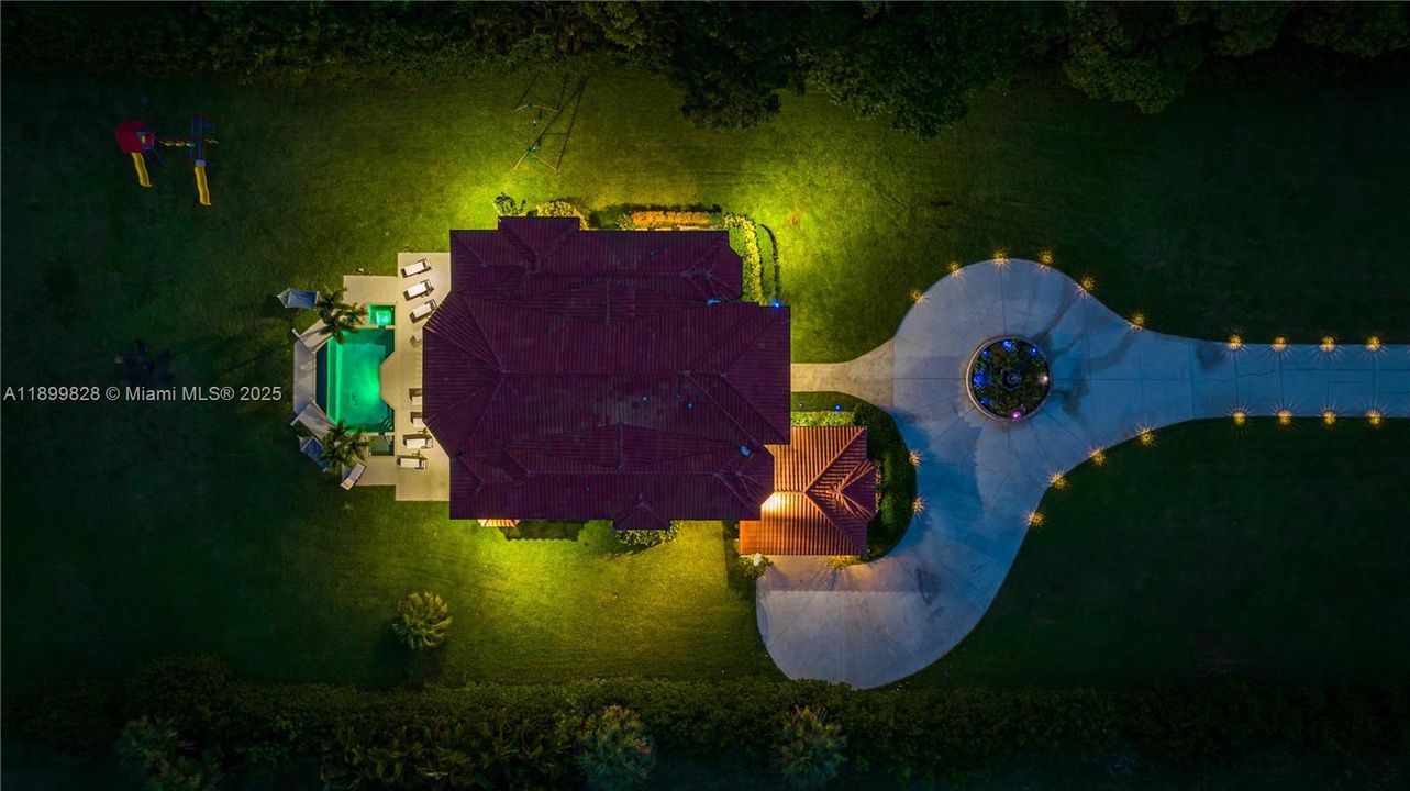 For Sale: $2,349,000 (9 beds, 5 baths, 4939 Square Feet)