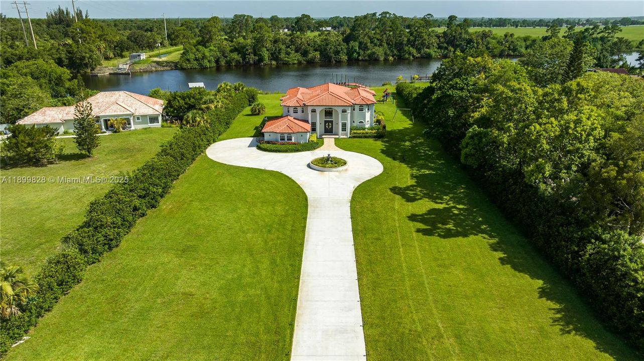 For Sale: $2,349,000 (9 beds, 5 baths, 4939 Square Feet)