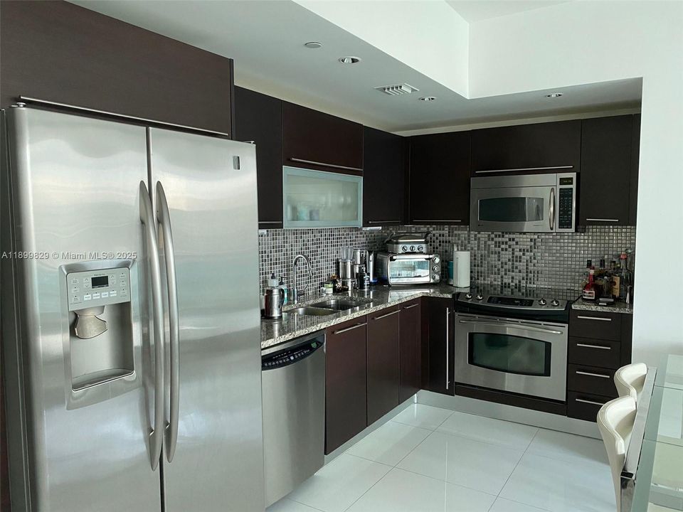 Recently Rented: $4,150 (2 beds, 2 baths, 986 Square Feet)