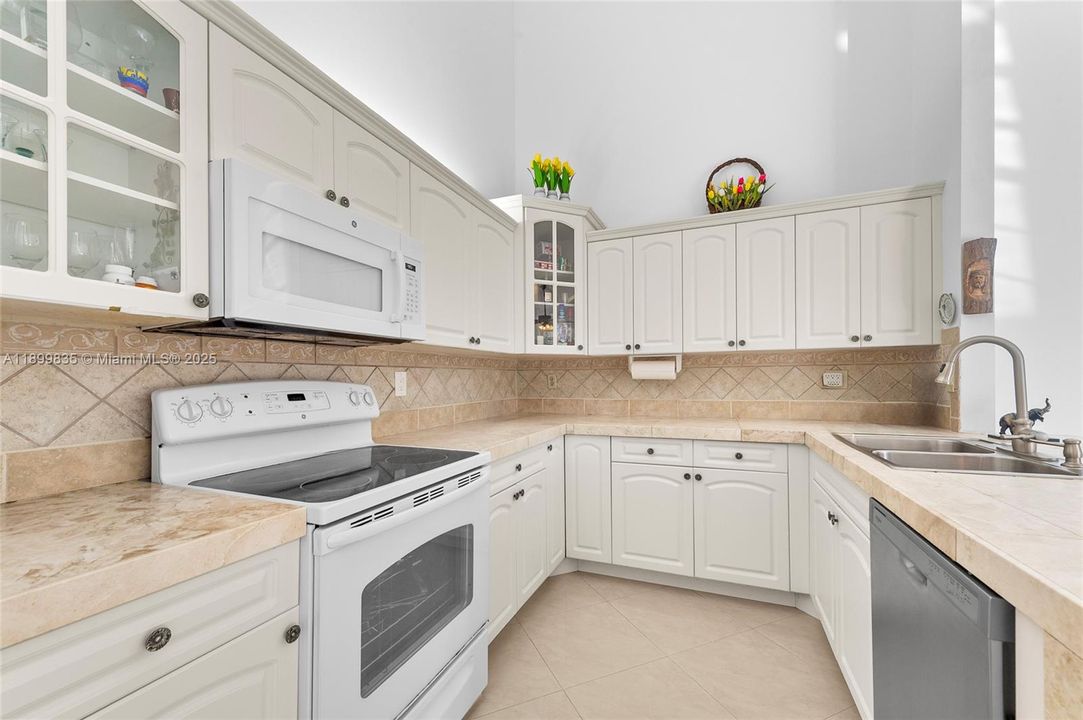 En Venta: $349,000 (3 camas, 2 baños, 1332 Pies cuadrados)