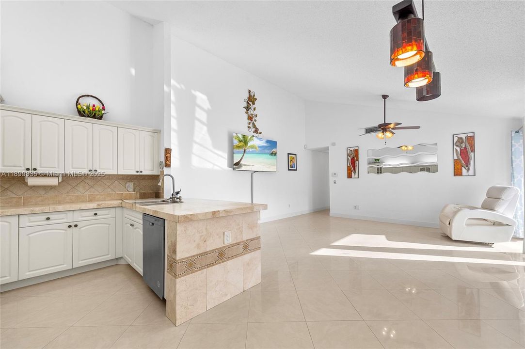 En Venta: $349,000 (3 camas, 2 baños, 1332 Pies cuadrados)