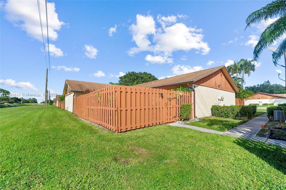 En Venta: $349,000 (3 camas, 2 baños, 1332 Pies cuadrados)