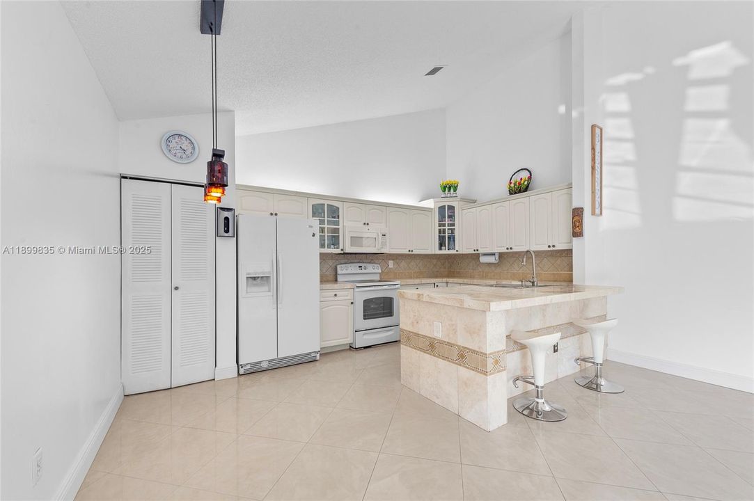 En Venta: $349,000 (3 camas, 2 baños, 1332 Pies cuadrados)