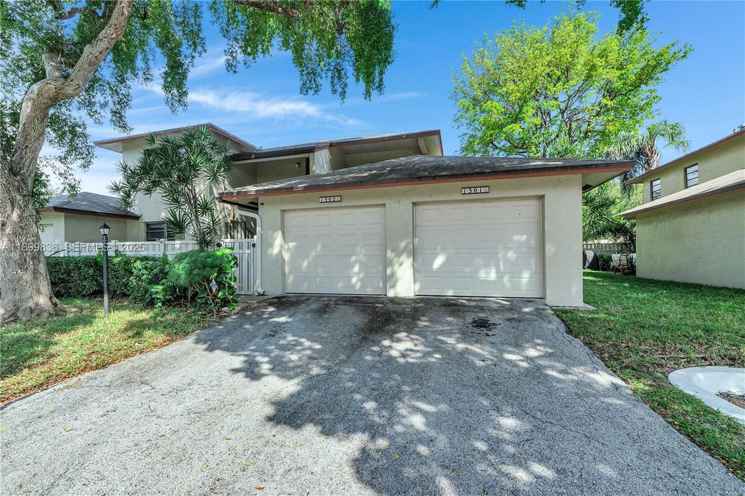 For Sale: $319,900 (2 beds, 2 baths, 1250 Square Feet)