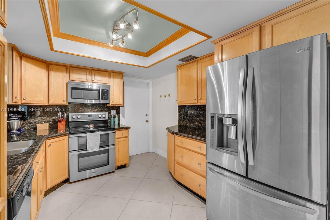 For Sale: $319,900 (2 beds, 2 baths, 1250 Square Feet)