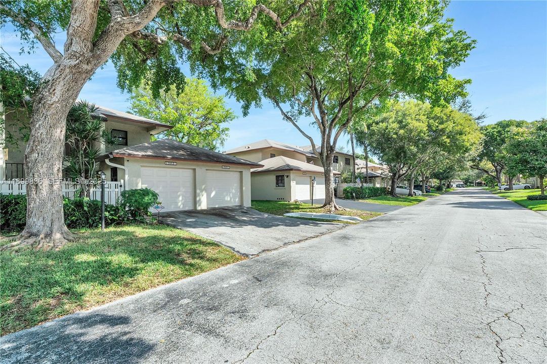 For Sale: $319,900 (2 beds, 2 baths, 1250 Square Feet)