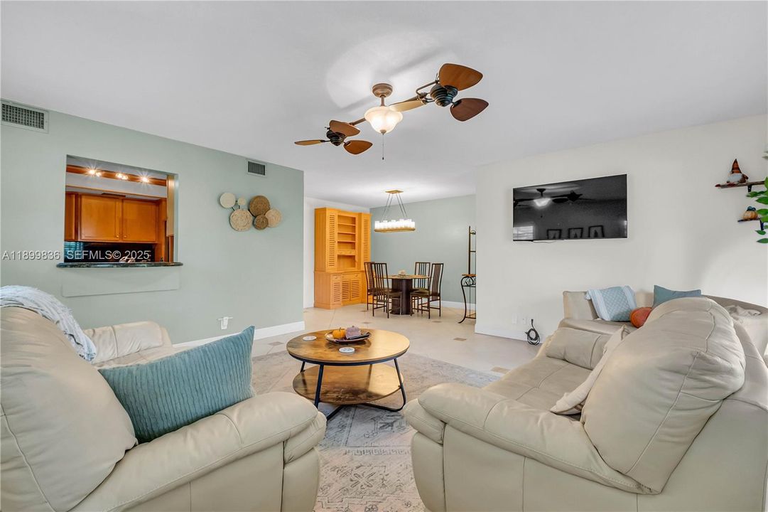 For Sale: $319,900 (2 beds, 2 baths, 1250 Square Feet)