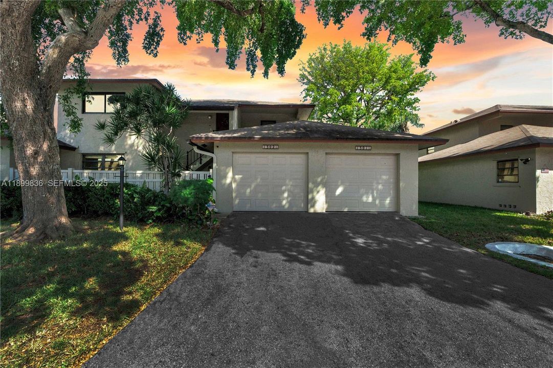 For Sale: $319,900 (2 beds, 2 baths, 1250 Square Feet)