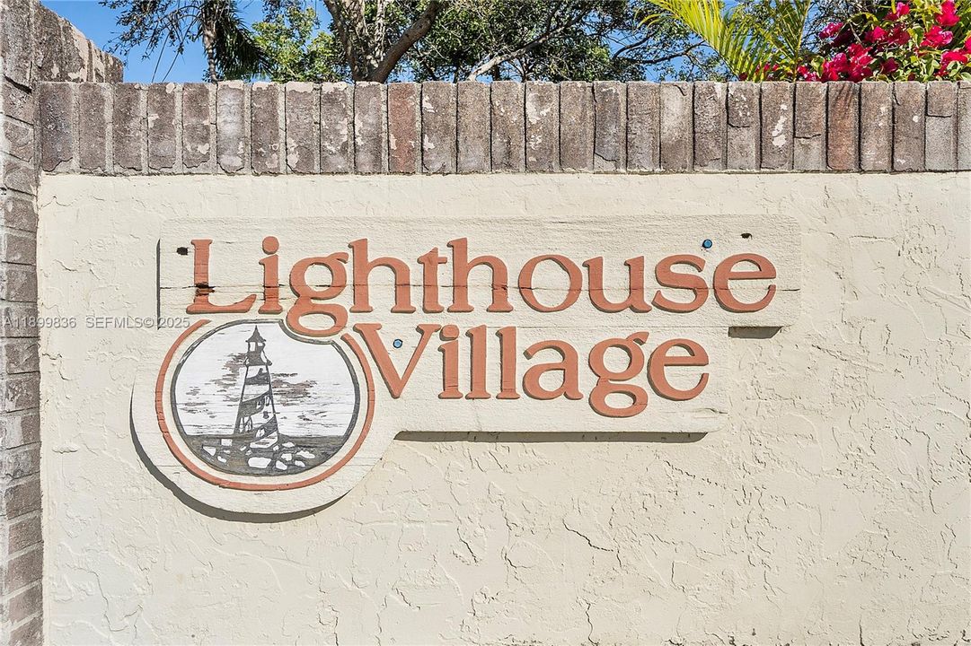 For Sale: $319,900 (2 beds, 2 baths, 1250 Square Feet)