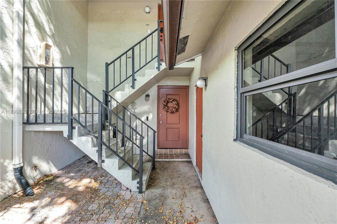 For Sale: $319,900 (2 beds, 2 baths, 1250 Square Feet)