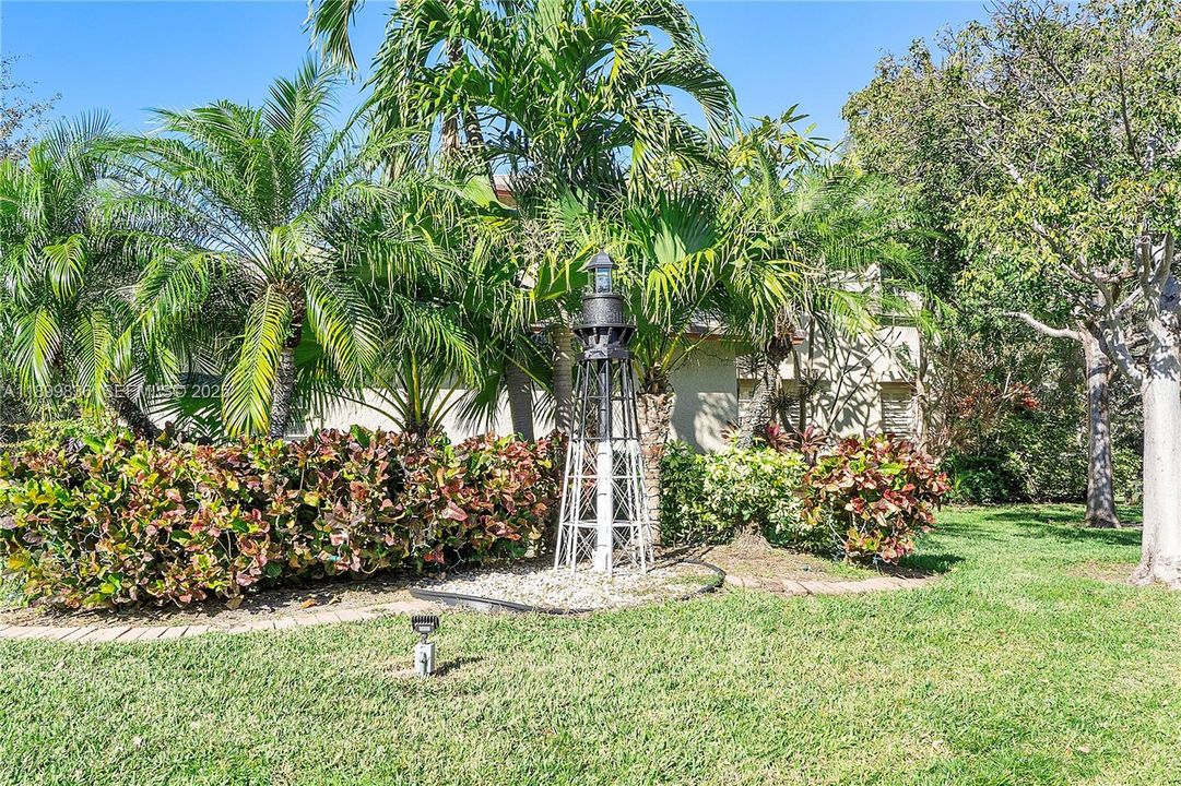 For Sale: $319,900 (2 beds, 2 baths, 1250 Square Feet)