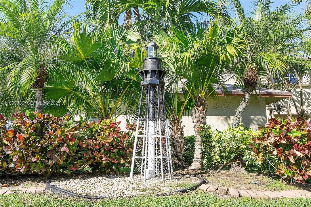 For Sale: $319,900 (2 beds, 2 baths, 1250 Square Feet)