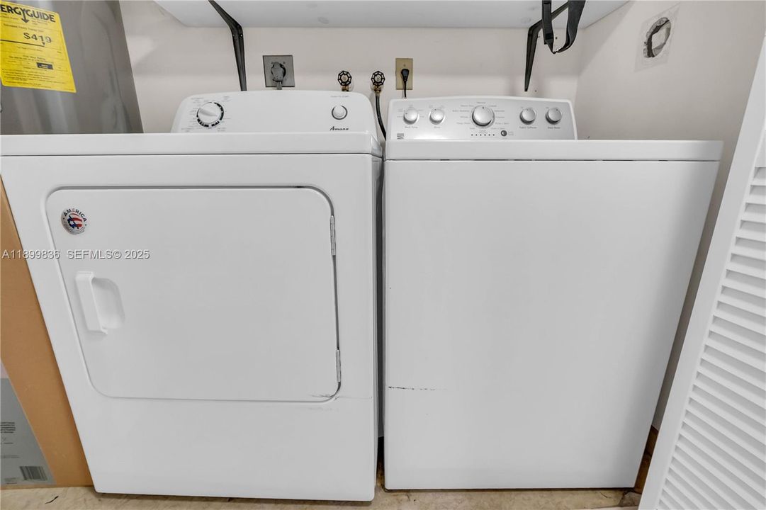 For Sale: $319,900 (2 beds, 2 baths, 1250 Square Feet)