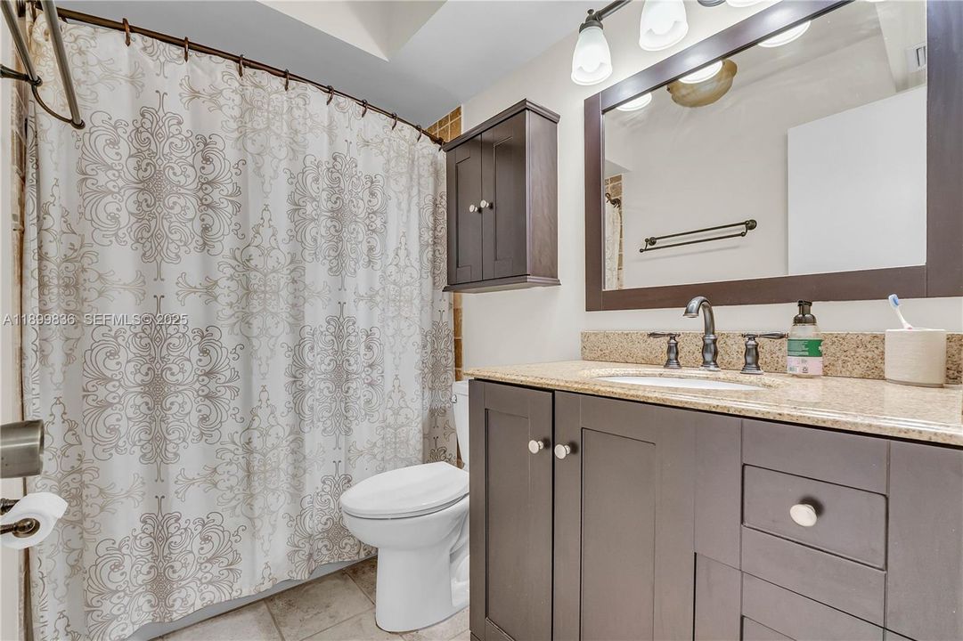 For Sale: $319,900 (2 beds, 2 baths, 1250 Square Feet)