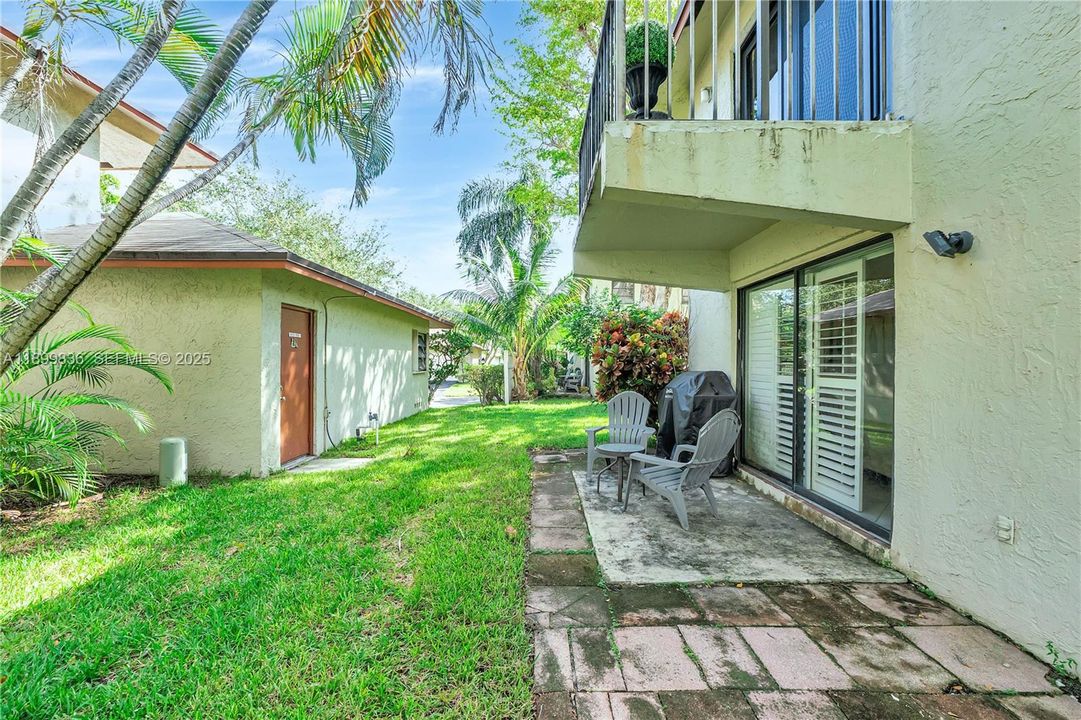 For Sale: $319,900 (2 beds, 2 baths, 1250 Square Feet)