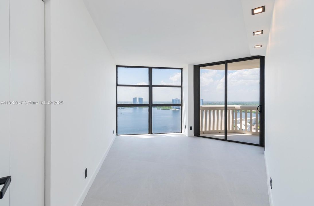 Active With Contract: $425,000 (2 beds, 2 baths, 1140 Square Feet)