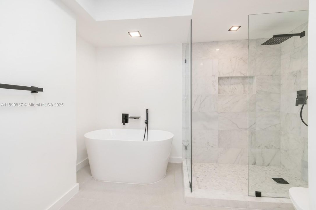 Active With Contract: $425,000 (2 beds, 2 baths, 1140 Square Feet)