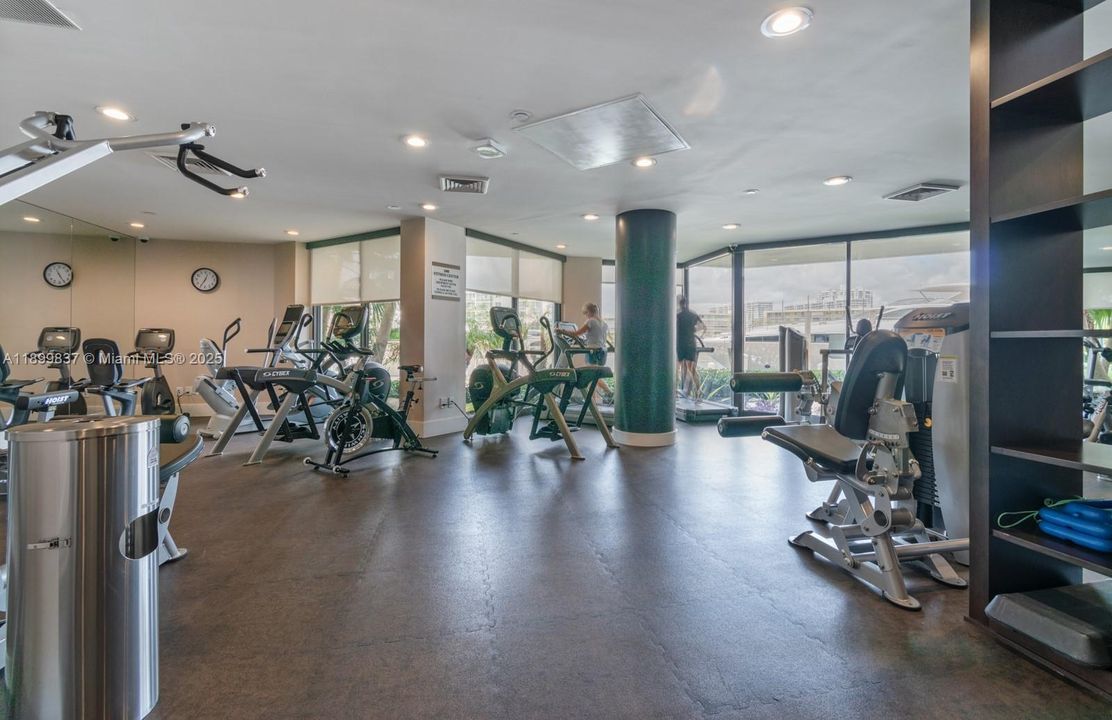 Active With Contract: $425,000 (2 beds, 2 baths, 1140 Square Feet)