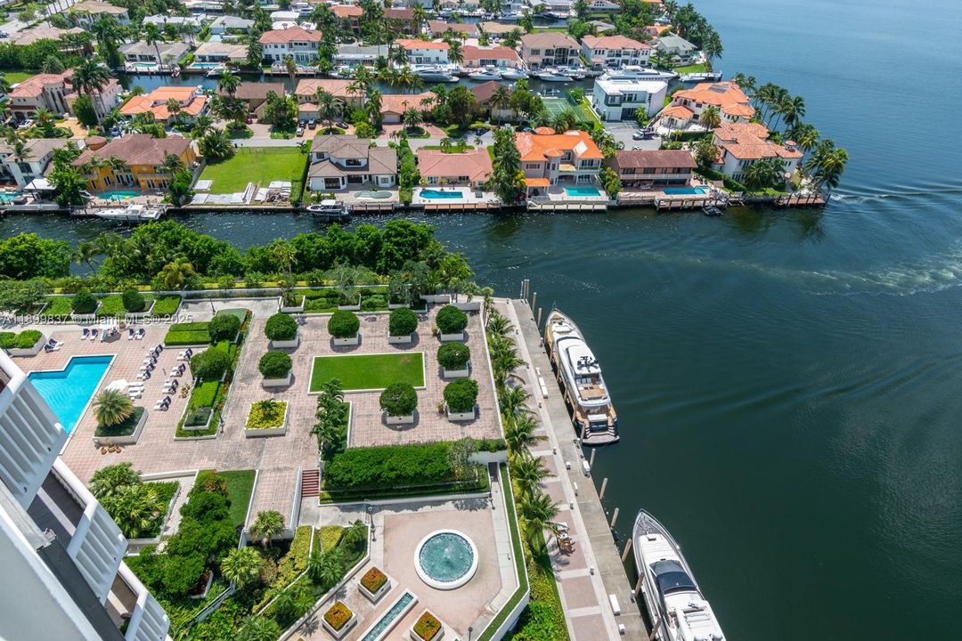 Active With Contract: $425,000 (2 beds, 2 baths, 1140 Square Feet)