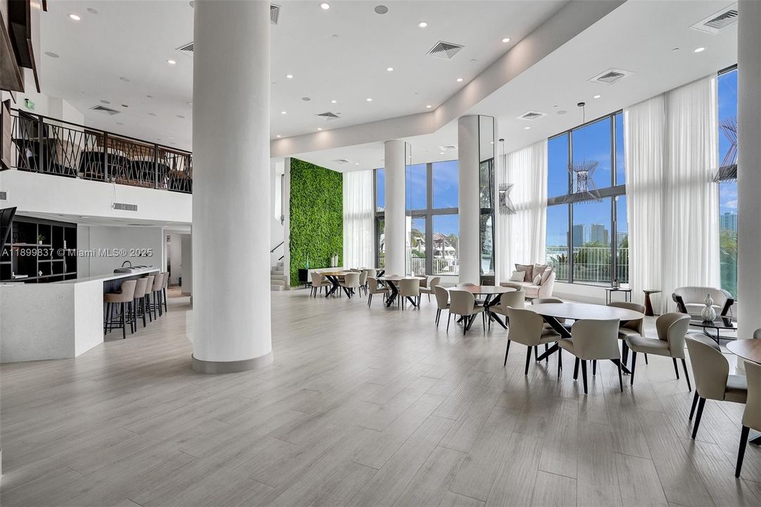 Active With Contract: $425,000 (2 beds, 2 baths, 1140 Square Feet)