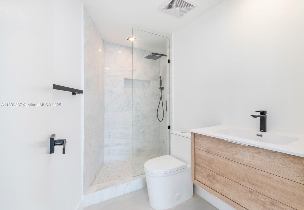 Active With Contract: $425,000 (2 beds, 2 baths, 1140 Square Feet)