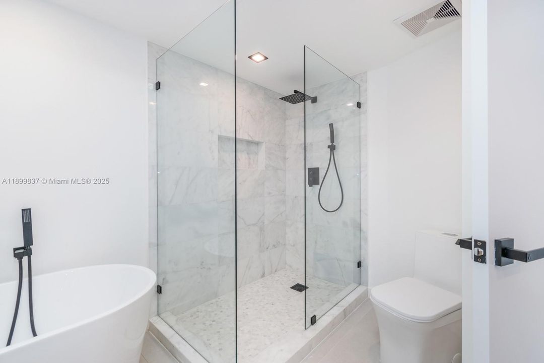 Active With Contract: $425,000 (2 beds, 2 baths, 1140 Square Feet)