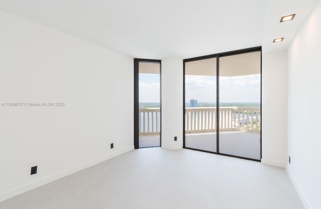 Active With Contract: $425,000 (2 beds, 2 baths, 1140 Square Feet)