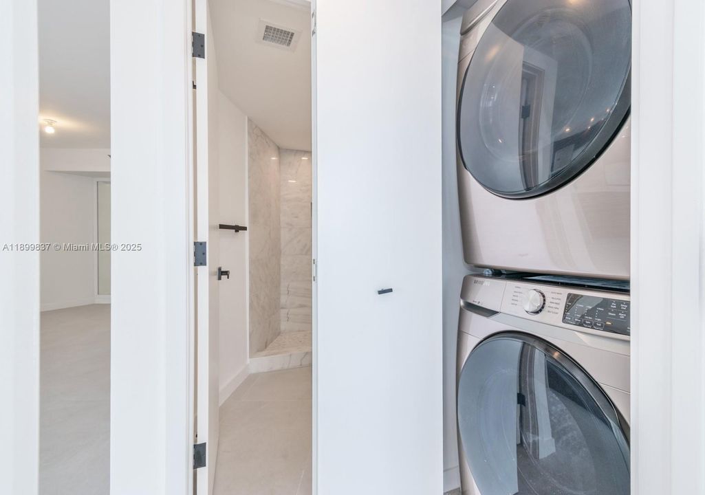 Active With Contract: $425,000 (2 beds, 2 baths, 1140 Square Feet)