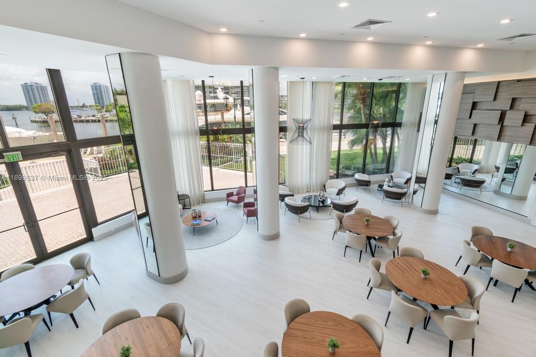 Active With Contract: $425,000 (2 beds, 2 baths, 1140 Square Feet)