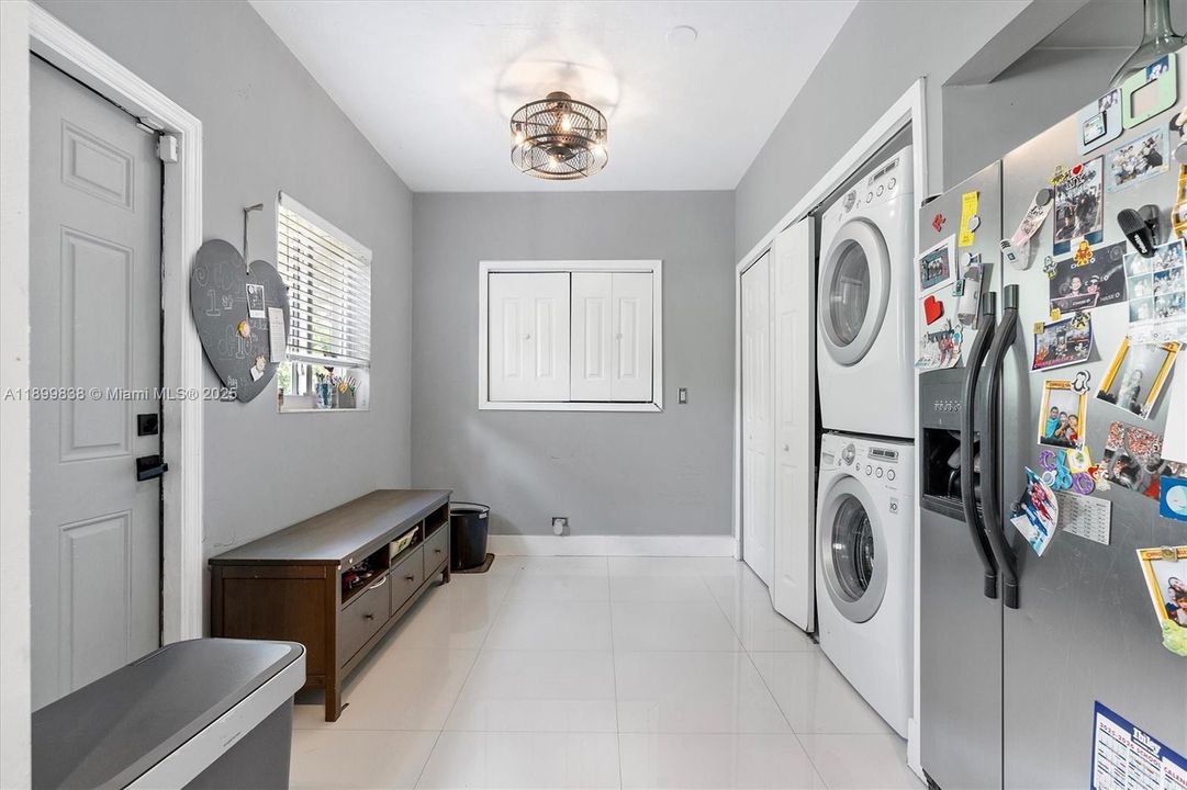 На продажу: $965,000 (3 спален, 2 ванн, 1954 Квадратных фут)