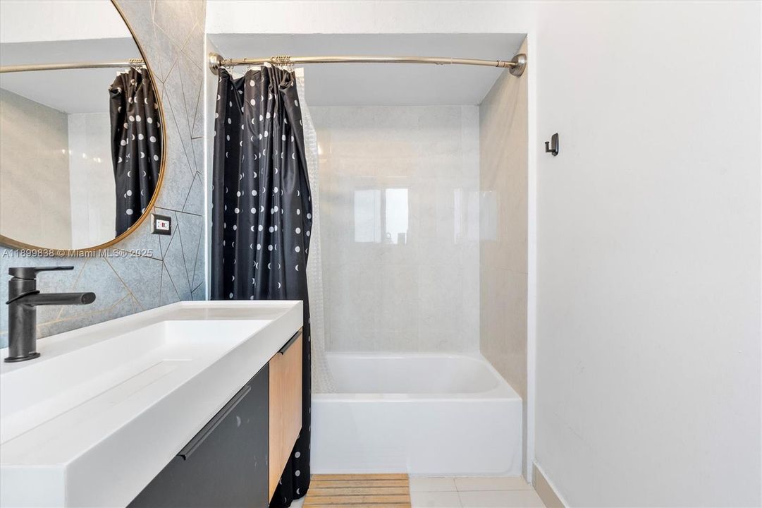 На продажу: $965,000 (3 спален, 2 ванн, 1954 Квадратных фут)