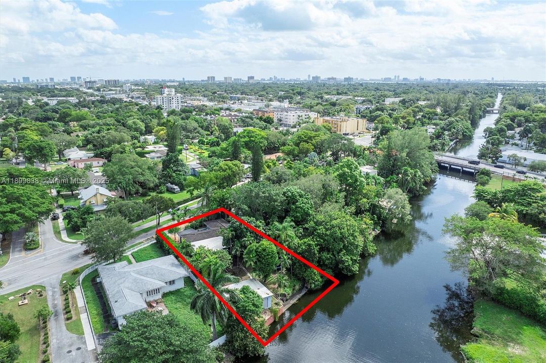 На продажу: $965,000 (3 спален, 2 ванн, 1954 Квадратных фут)