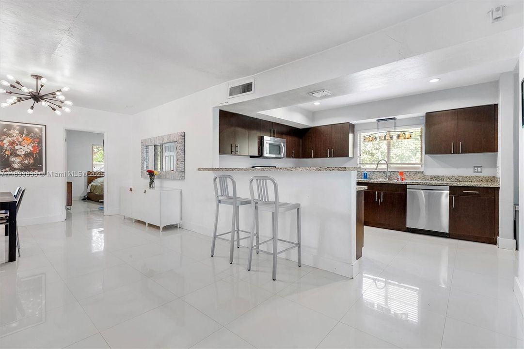 На продажу: $965,000 (3 спален, 2 ванн, 1954 Квадратных фут)