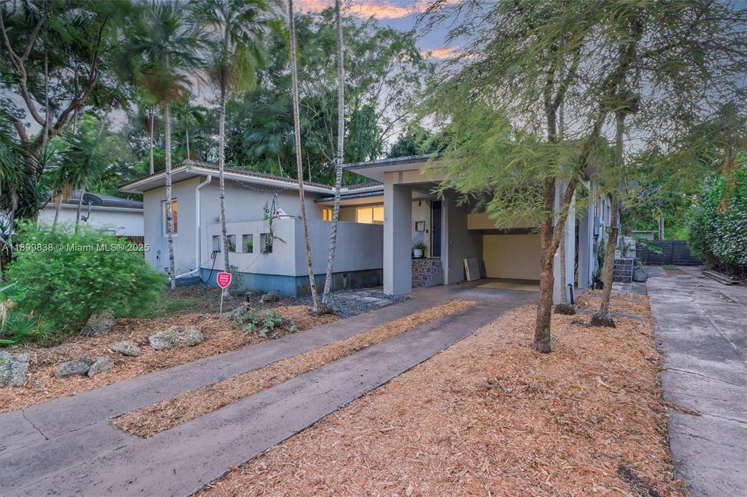 На продажу: $965,000 (3 спален, 2 ванн, 1954 Квадратных фут)