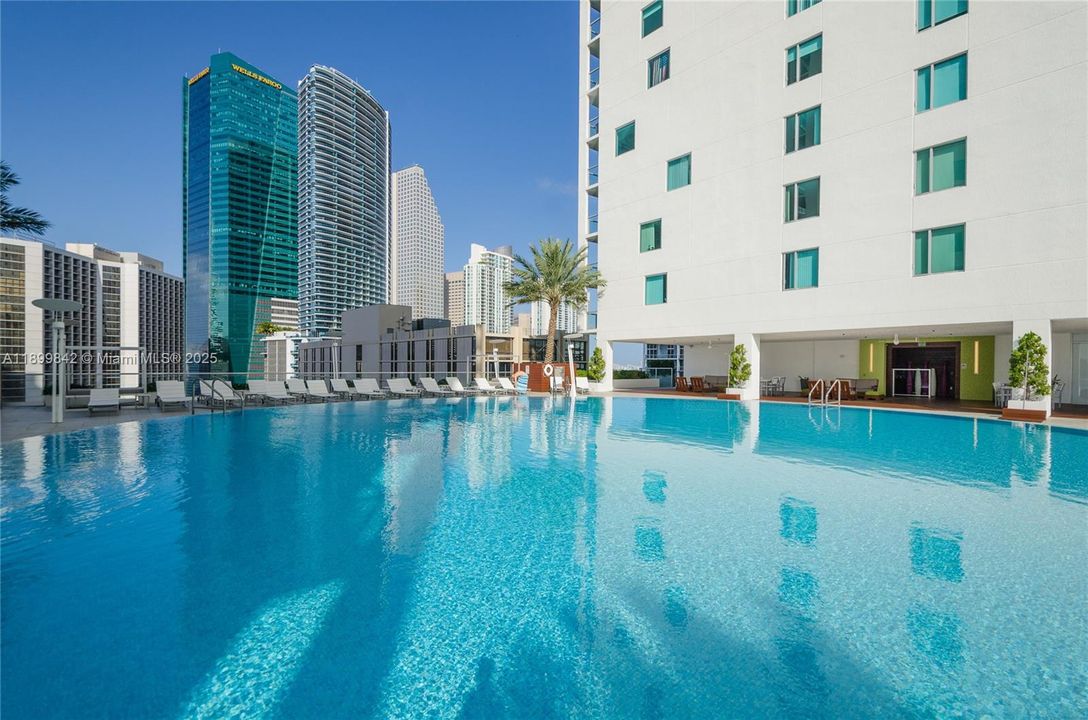 For Rent: $3,800 (2 beds, 2 baths, 1124 Square Feet)