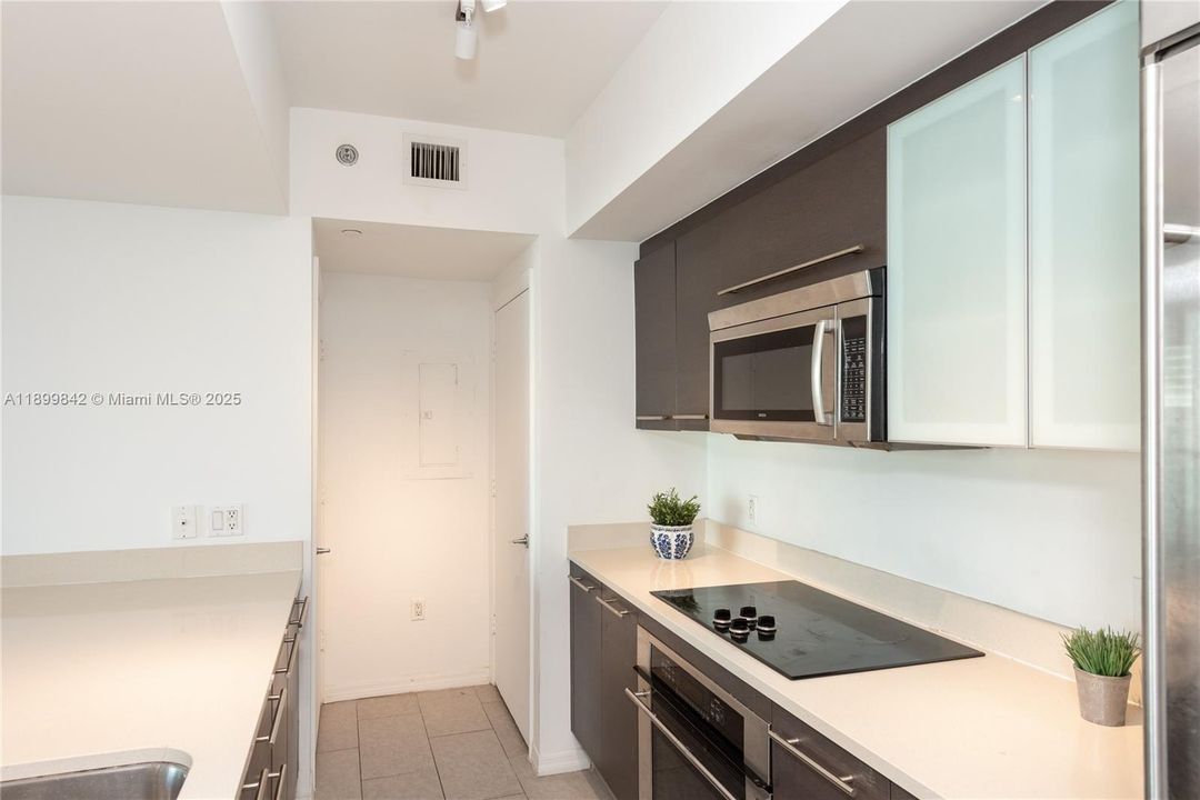 For Rent: $3,800 (2 beds, 2 baths, 1124 Square Feet)