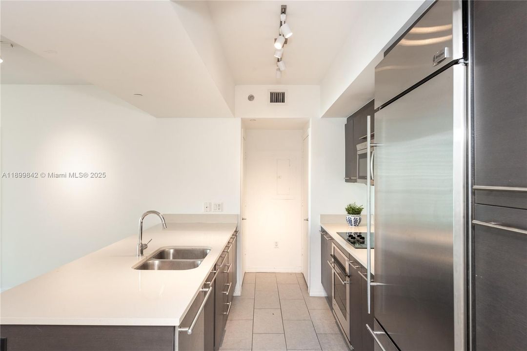 For Rent: $3,800 (2 beds, 2 baths, 1124 Square Feet)