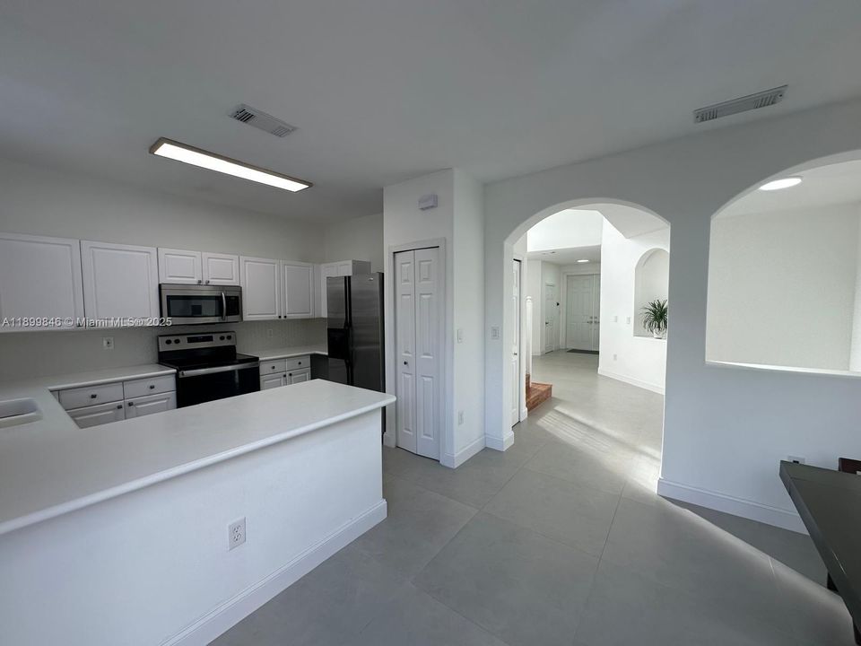 Active With Contract: $3,500 (2 beds, 2 baths, 1491 Square Feet)