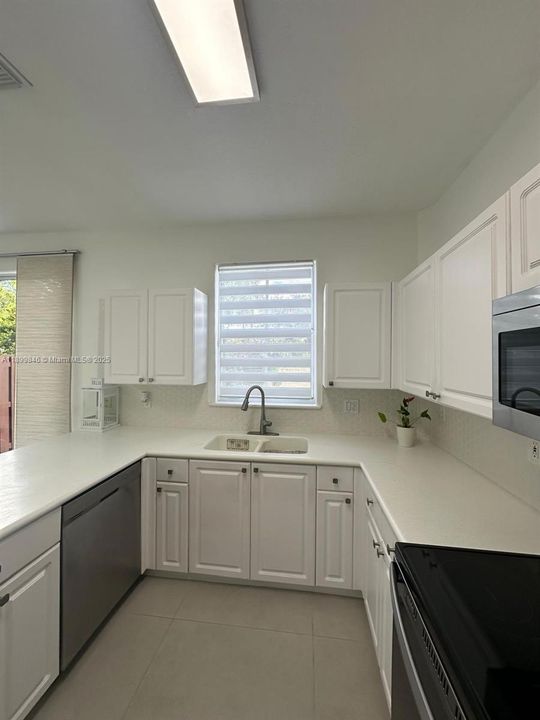 Active With Contract: $3,500 (2 beds, 2 baths, 1491 Square Feet)