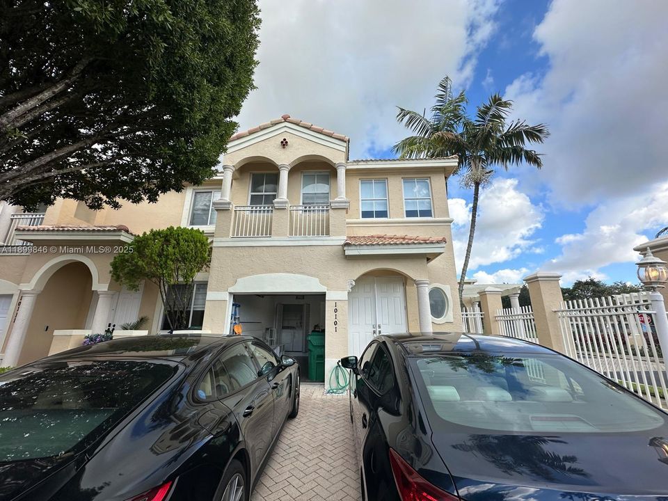 Active With Contract: $3,500 (2 beds, 2 baths, 1491 Square Feet)