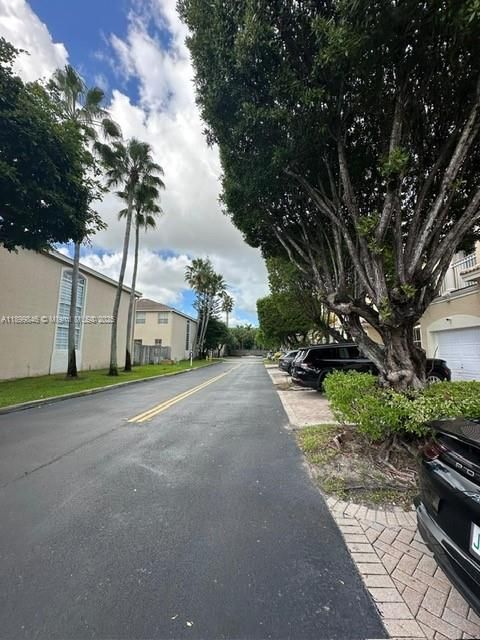 Active With Contract: $3,500 (2 beds, 2 baths, 1491 Square Feet)