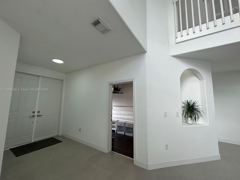 Active With Contract: $3,500 (2 beds, 2 baths, 1491 Square Feet)