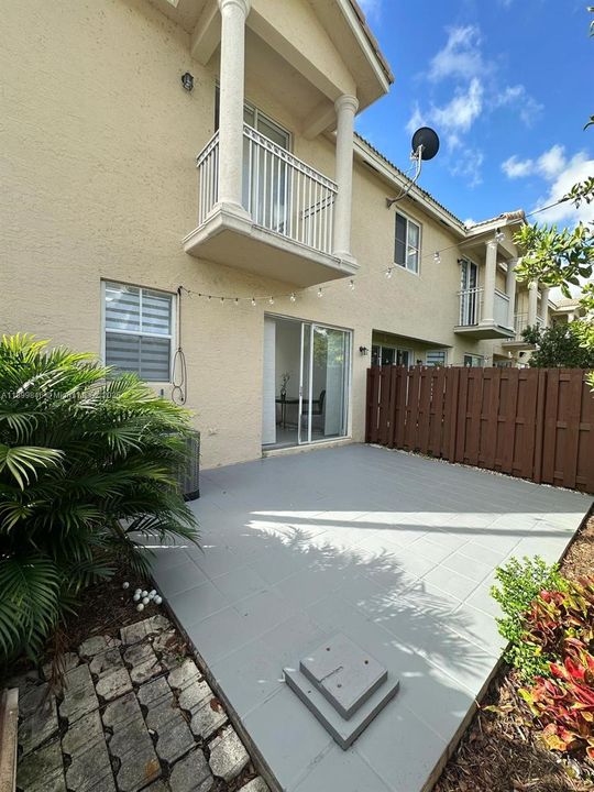 Active With Contract: $3,500 (2 beds, 2 baths, 1491 Square Feet)